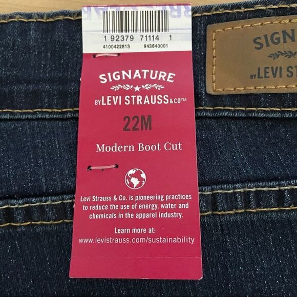 NWT Gorgeous Levi's Signature Sz 22 Modern Boot Cut Jeans Dark Blue Denim - Picture 11 of 16